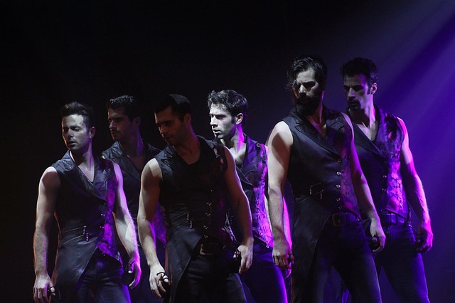 tanečníci při vystoupení