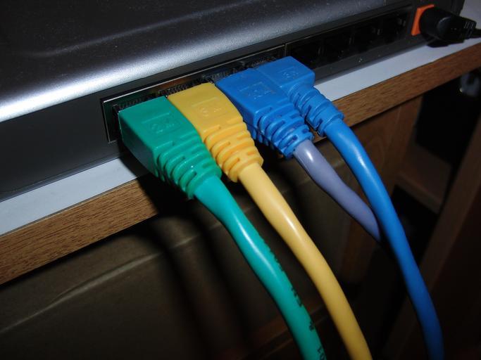 kabely k počítači